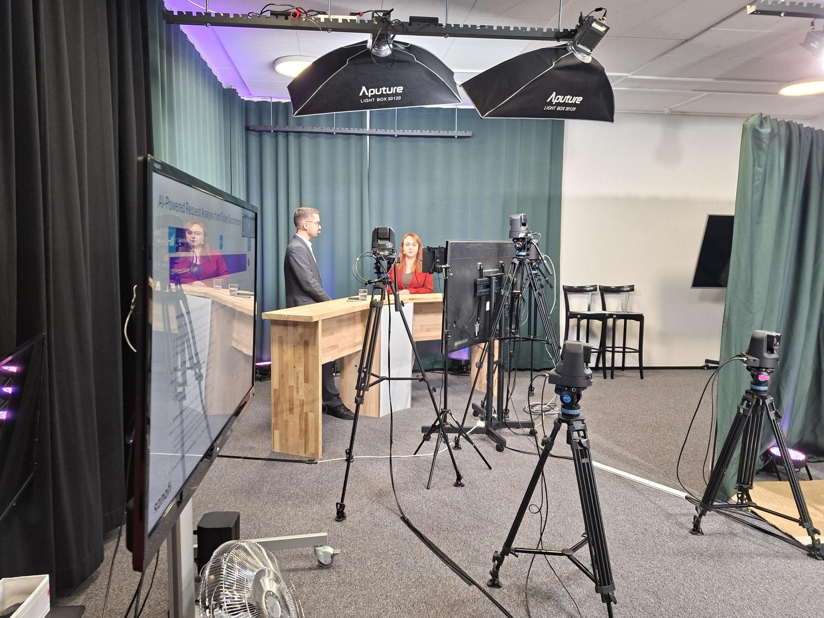Media (5)(1)