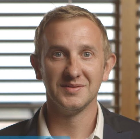https://www.qpr.com/hubfs/main/front-page/christof-de-groote-kbc-group+portrait.jpg